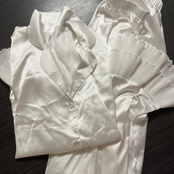 Satin Ruffle PK J Set - Picture 3 of 5